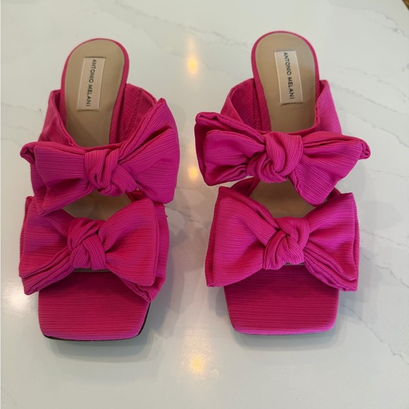 ANTONIO MELANI Shoes - NWOT ANTONIO MELANI Open Toe Bow Mule Heels